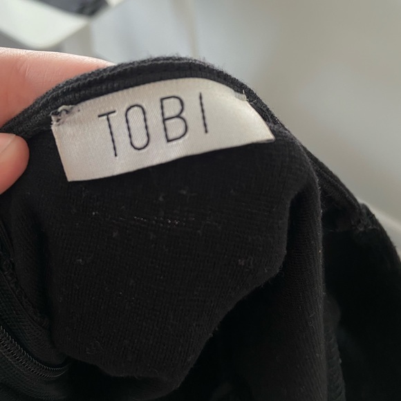 Little Black Dress w Off-The-Shoulder Sleeves - Picture 4 of 6